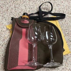 GSI Outdoors Wine Tote/Gift Set Portable Carafe w/2 Wine Stemmed Glasses. New.